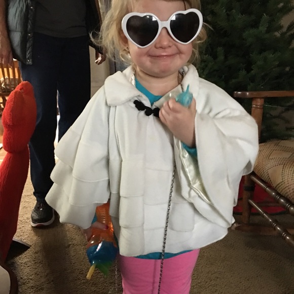 Meet your Posher, Caitlin - Picture 4 of 8